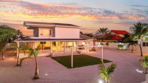 NEW Stunning 5BR Tropical Oasis by Bocobay